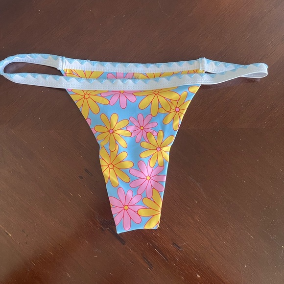 Swimsuit - Picture 7 of 12